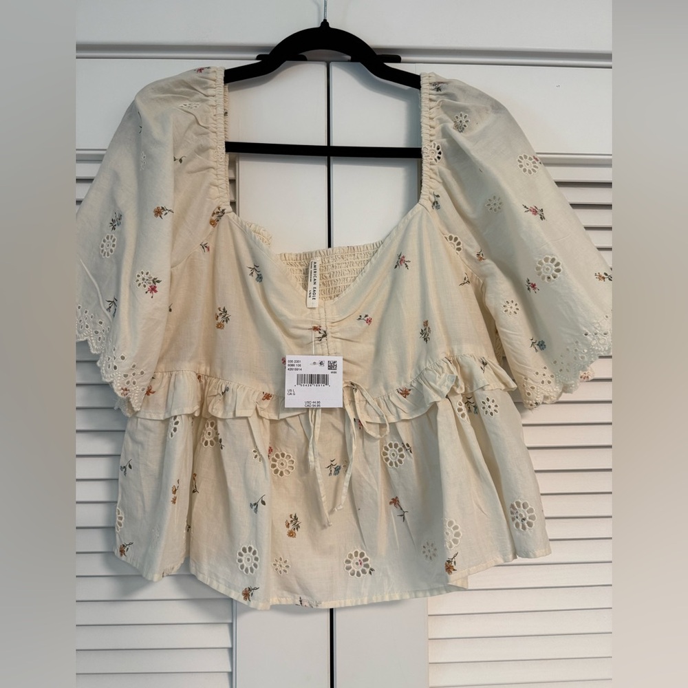 NWT AE Cream Floral Babydoll Top. Eyelet Details. Ruched Back.
